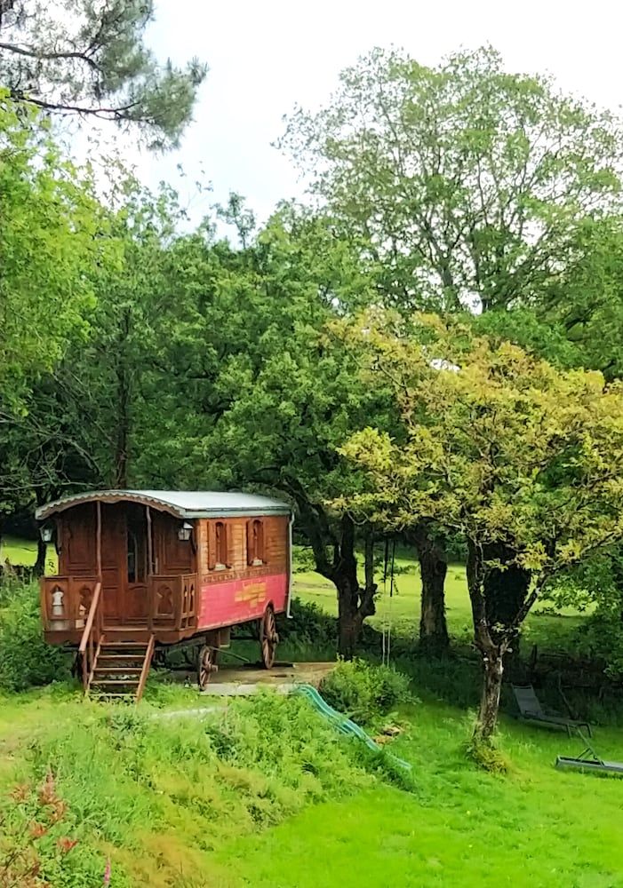 Une roulotte et des chevaux -1 estrelas em Treffléan