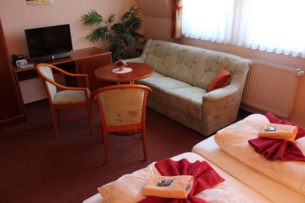 Gasthaus & Pension Zur GrÔøΩnen Eiche 3