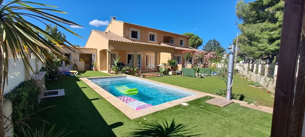 Lou Meinado -1 estrelas em Saint-Martin-de-Crau