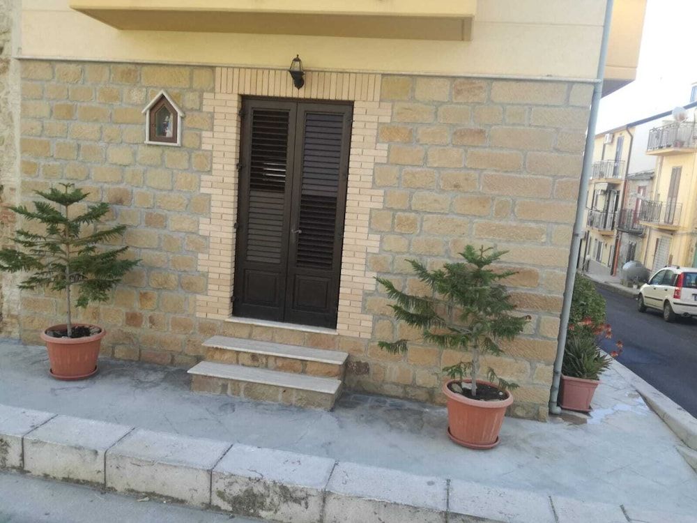 Stone House -1 estrelas em Montemaggiore Belsito