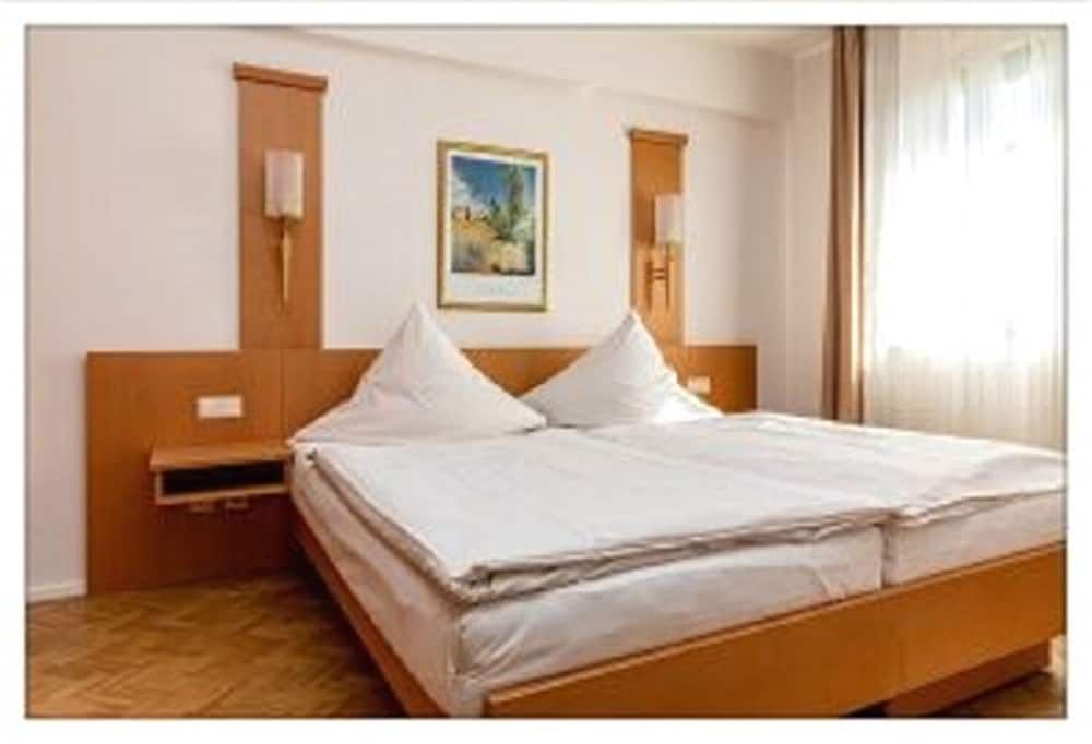 Zum Kleinen Reichstag 3