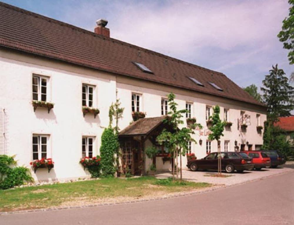 Gasthaus zur Linde -1 étoiles à Hohenpolding