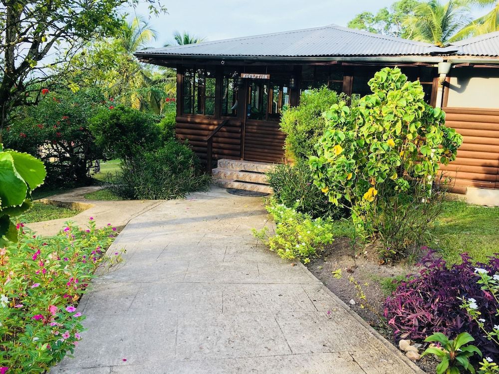 The Log Cab Inn Resort 2