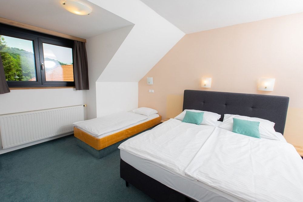 Kozjanski dvor 3 estrellas en Podčetrtek