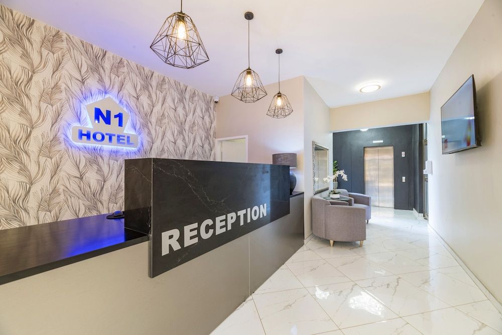 N1 Hotel Rotten Row 3