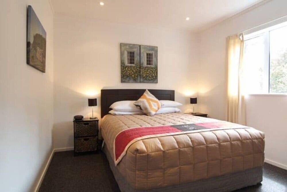 Christchurch City & Country Cottages - Nut Point Cottage 3