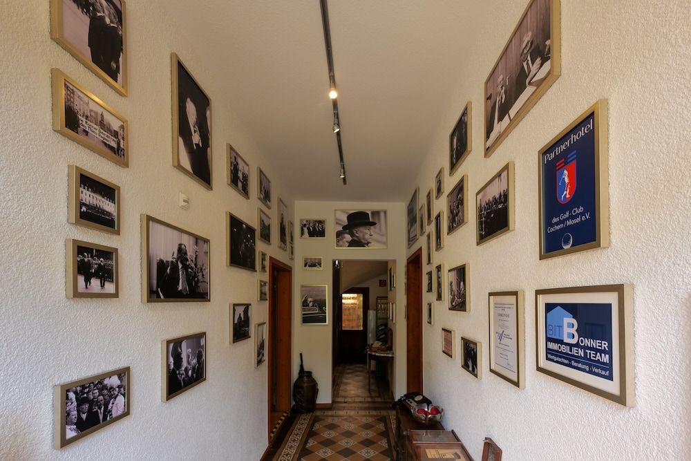 Hotel Alte Ba Rgermeisterei -1 estrelas em Ediger-Eller