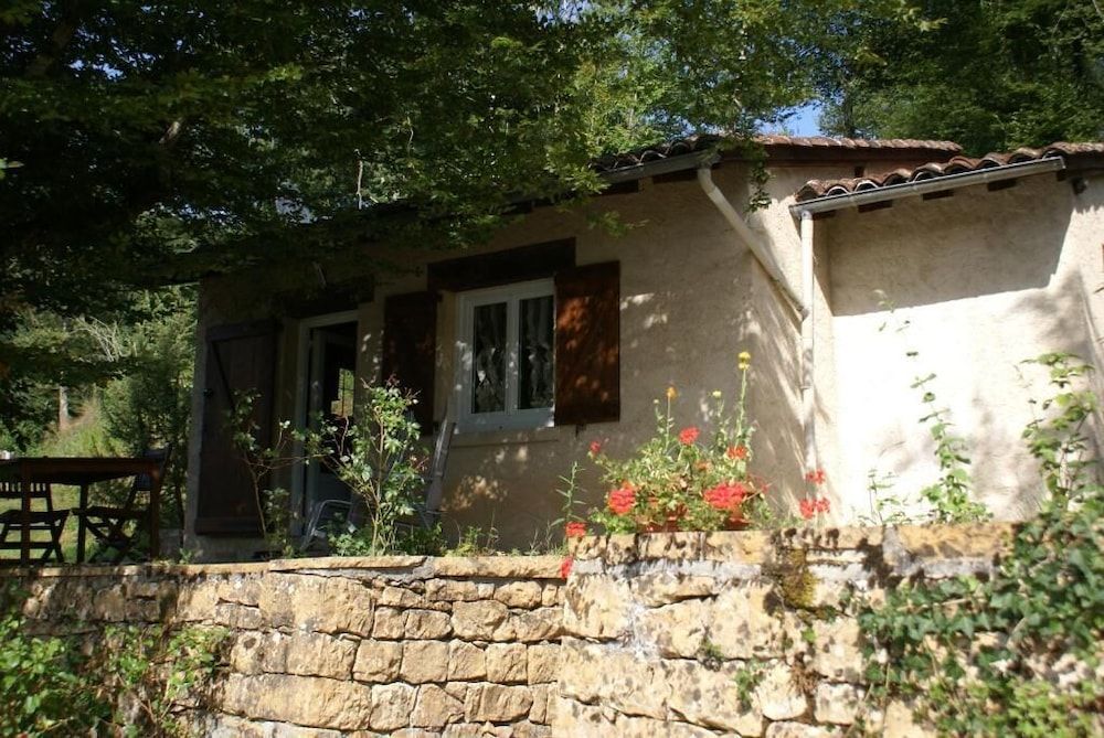 Domisiladore -1 estrelas em Latouille-Lentillac