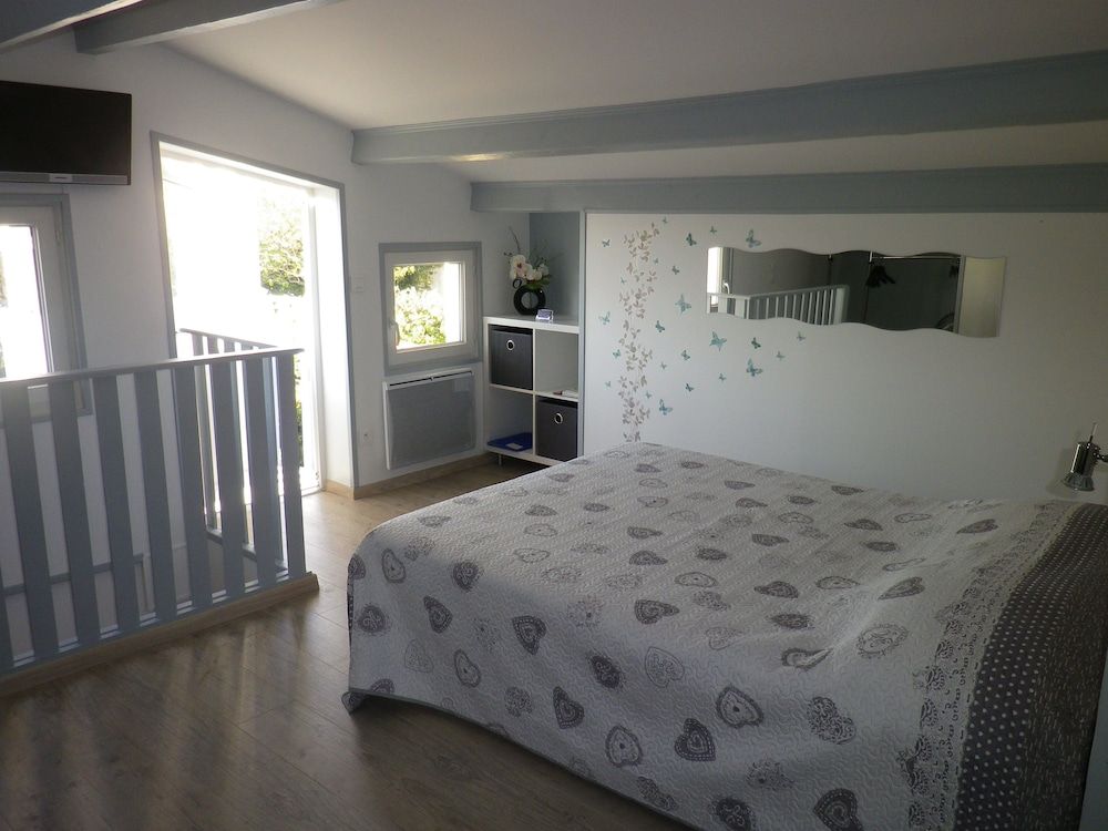 Eglantine et Chèvrefeuille -1 estrelas em LʼÎle-dʼOlonne