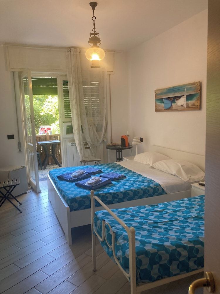 Guest House Berzefi -1 estrelas em Bergeggi