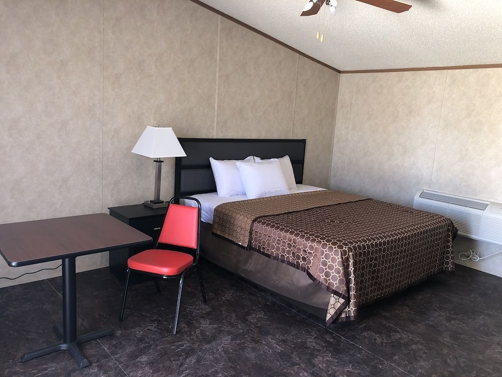 Monahans Country Inn 3