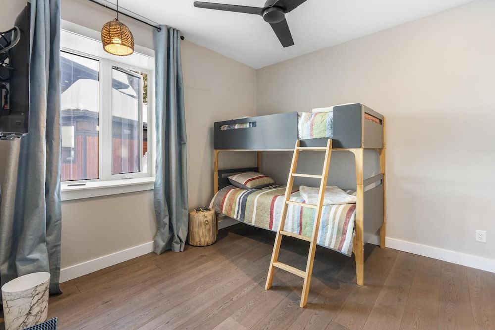 Chalet Monashee-brand New High End W/amazing Views 3