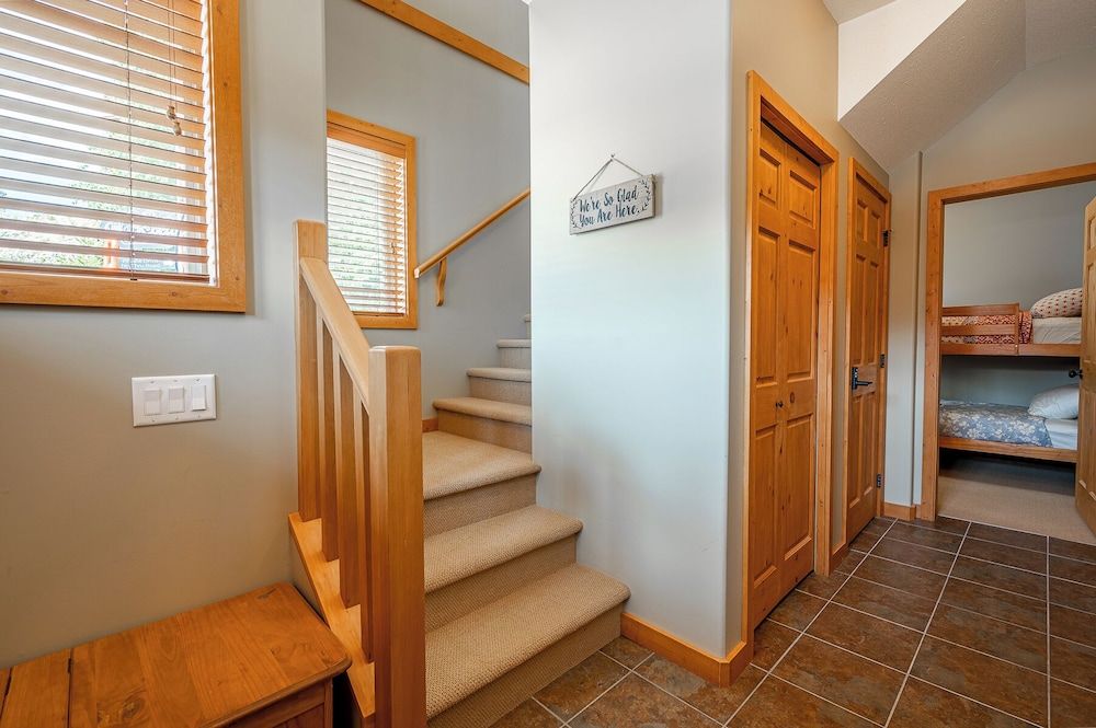 Bear's Paw Chalet - Amazing Location & Ski In/out 2