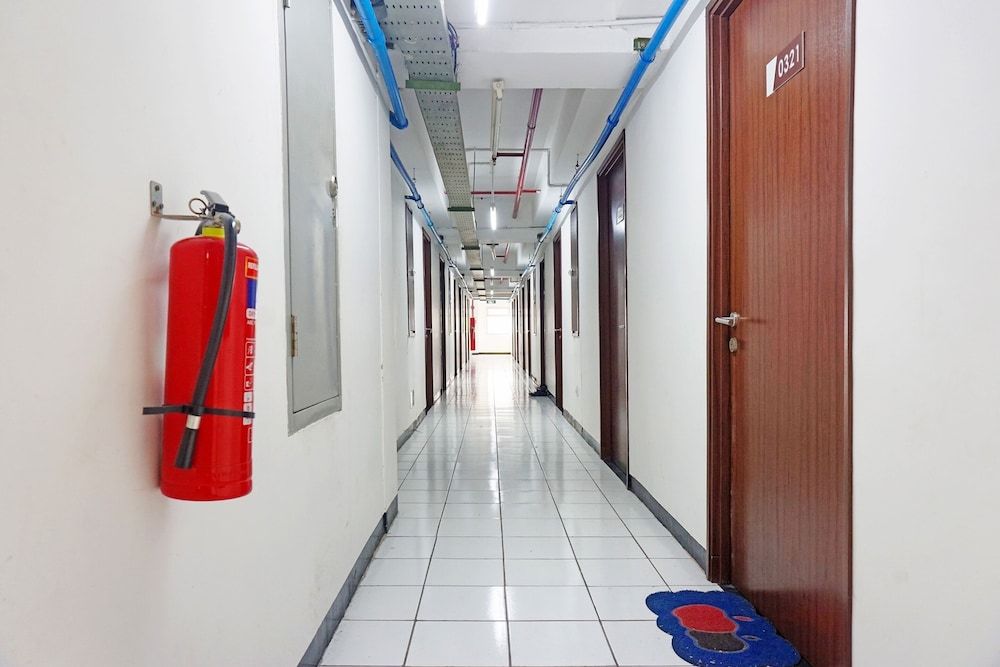 Super OYO 91593 San San Rooms Gunung Putri Square 3