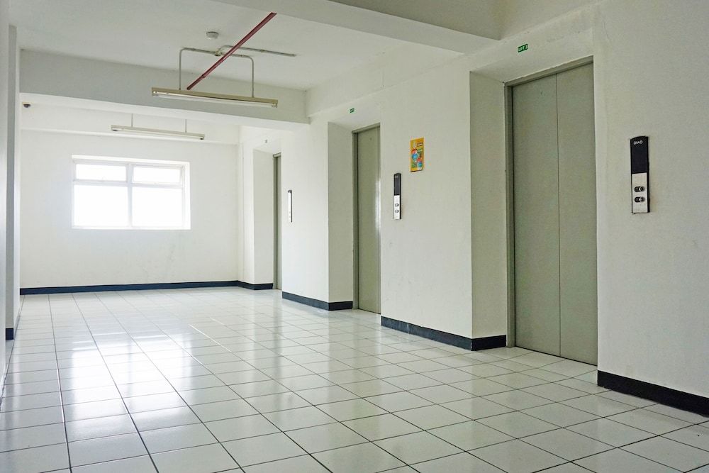 Super OYO 91593 San San Rooms Gunung Putri Square 2