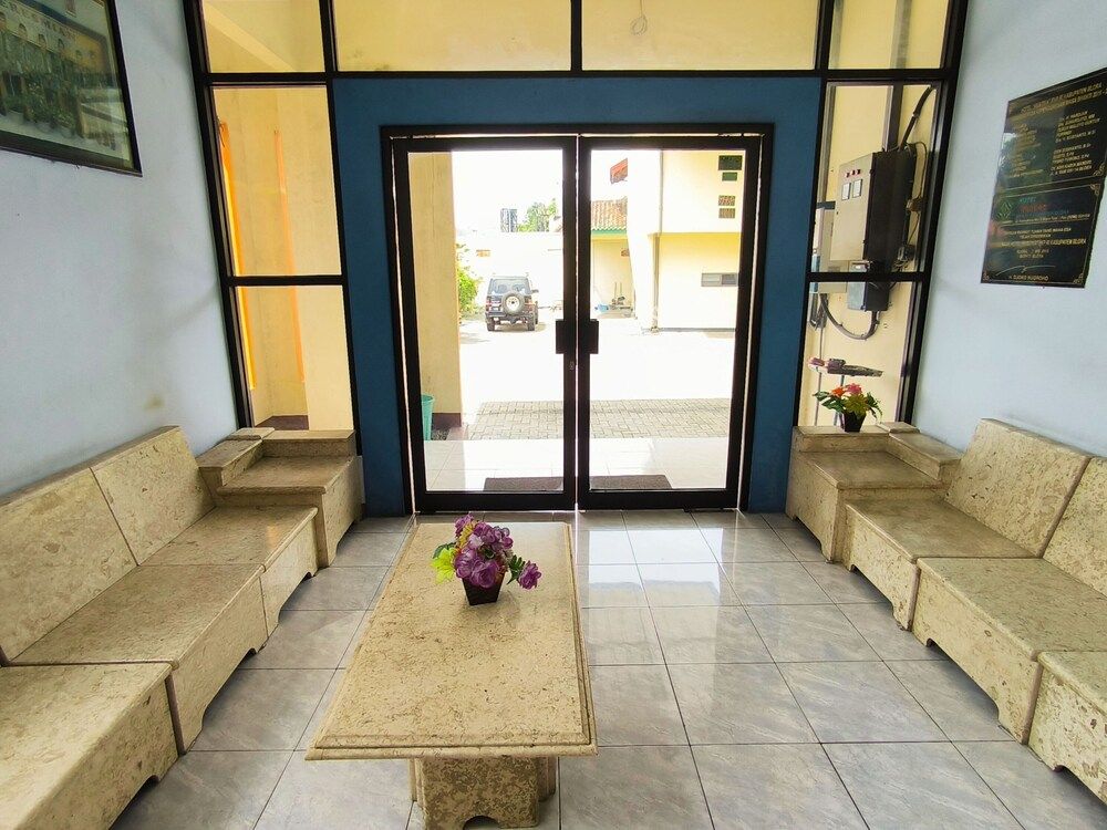 Capital O 91355 Hotel Mustika 1 2