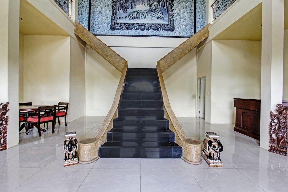 Oyo 91739 Ayu Bypass Mansion 2