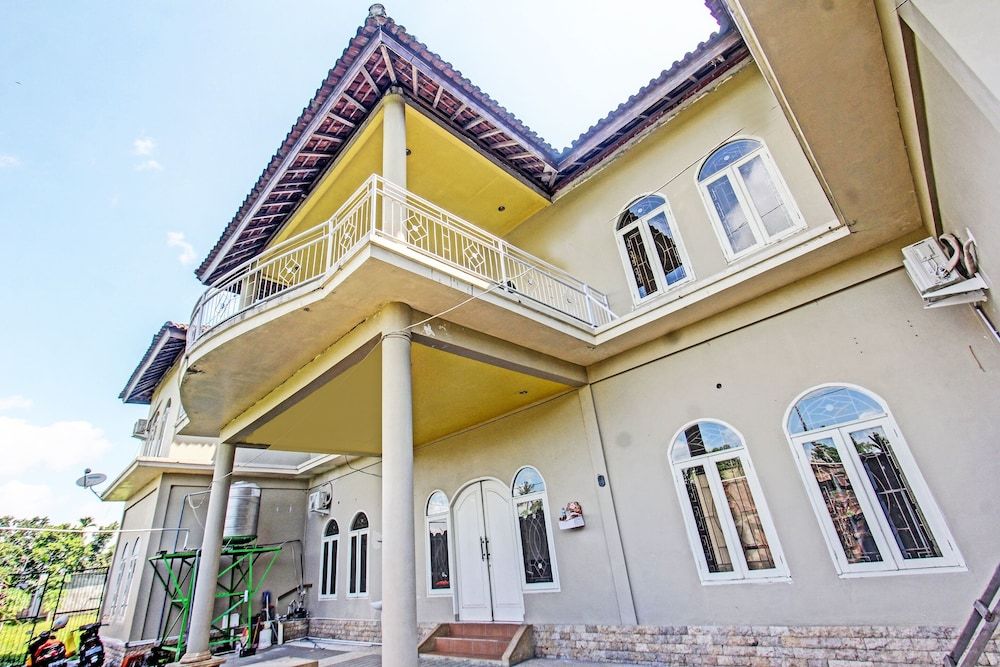 Oyo 91739 Ayu Bypass Mansion 2 estrelas em Kuripan