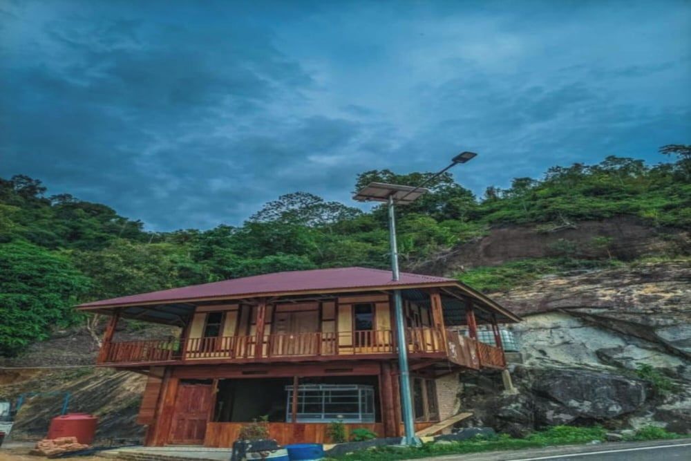 Express O 91702 Mandeh Homestay 2 estrelas em Painan