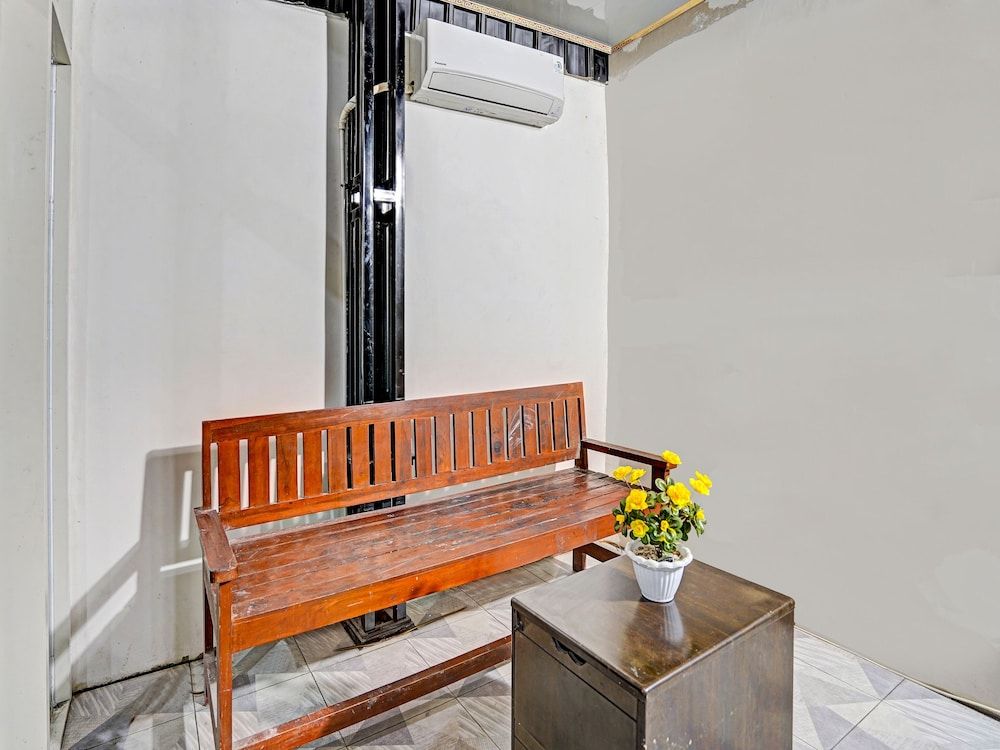 Oyo 91653 Grand Syariah Hagawa Lamongan 2