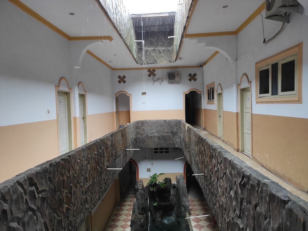 Capital O 91650 Hotel Pratama 2