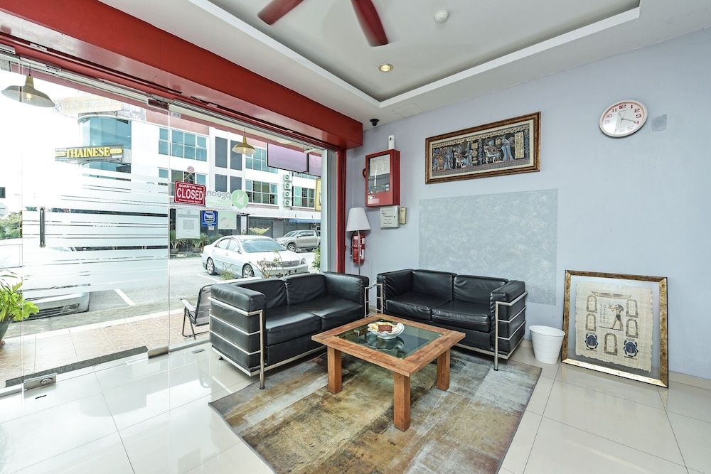 Oyo 90644 M Three Hotel 2