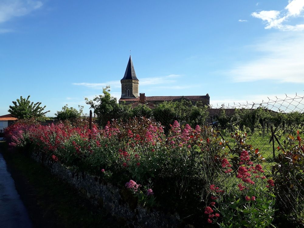 Le Relais de la Cure -1 estrelas em Saint-Juire-Champgillon