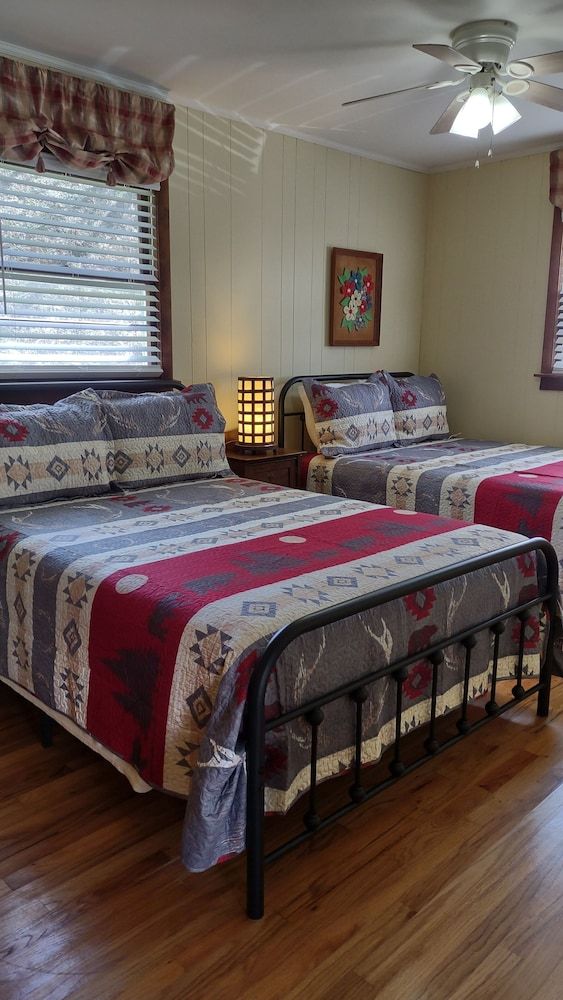 Cozy Creek Cottages 3