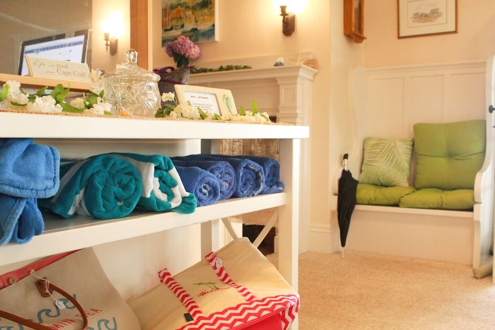 By the Sea Guests Bed & Breakfast & Suites 3