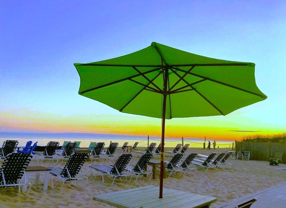 By the Sea Guests Bed & Breakfast & Suites 3 estrelas em Dennis Port