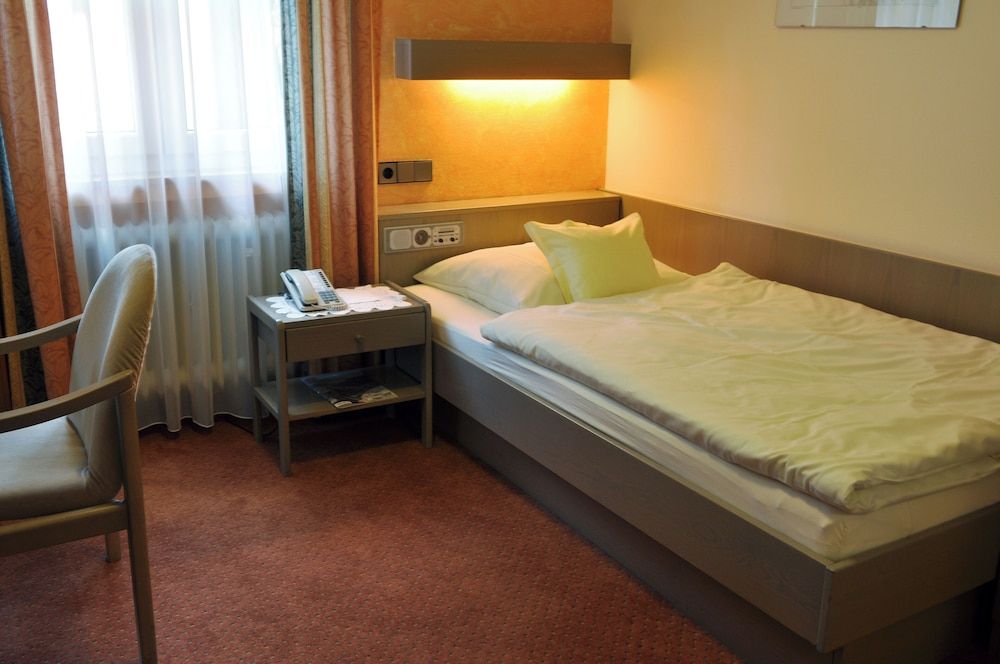 Hotel Hohenstaufen KG 3