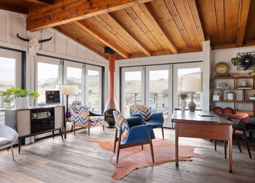 Skyview Hotel - 21 & Over Pool 2