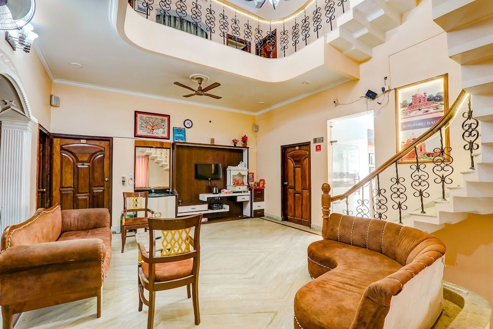 Fabhotel Raka Inn 3