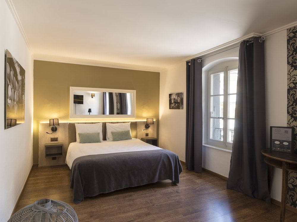 L'HÔTEL by Hostellerie du Château 3 estrelas em Rolle
