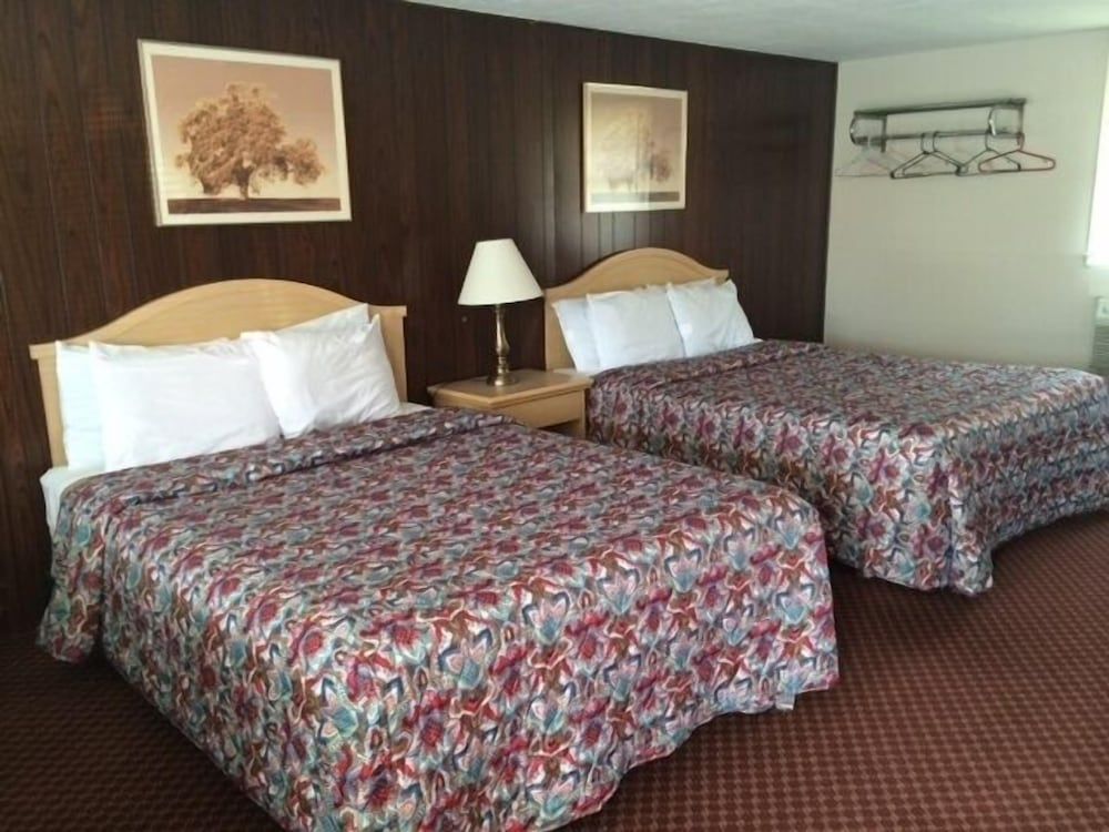 Fels Three Crown Motel 3