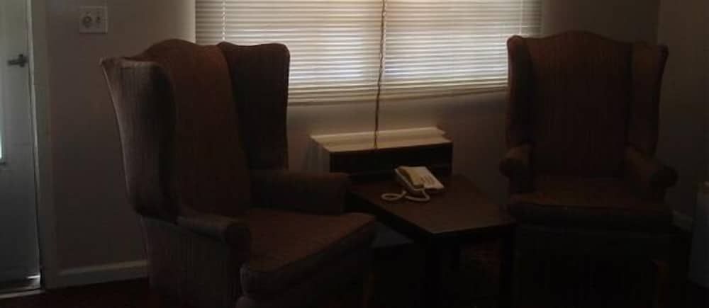 Fels Three Crown Motel 2