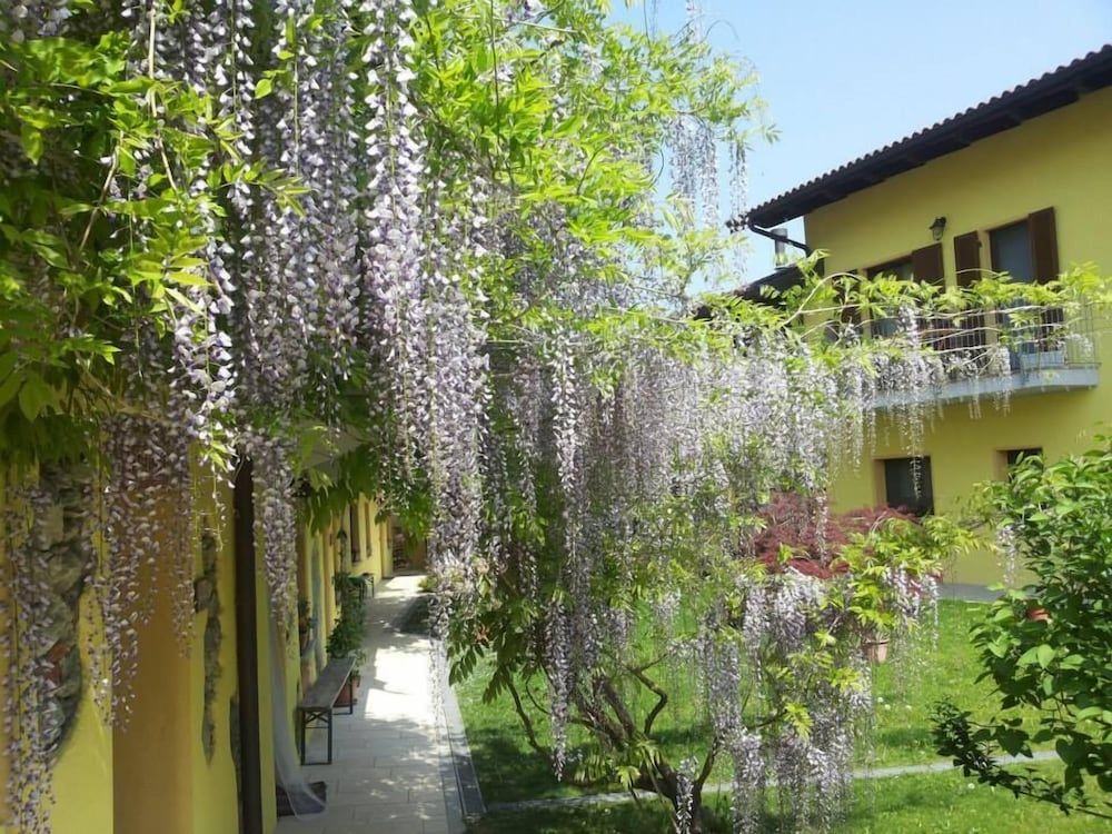 Agriturismo Tra Serra E Lago -1 estrelas em Roppolo