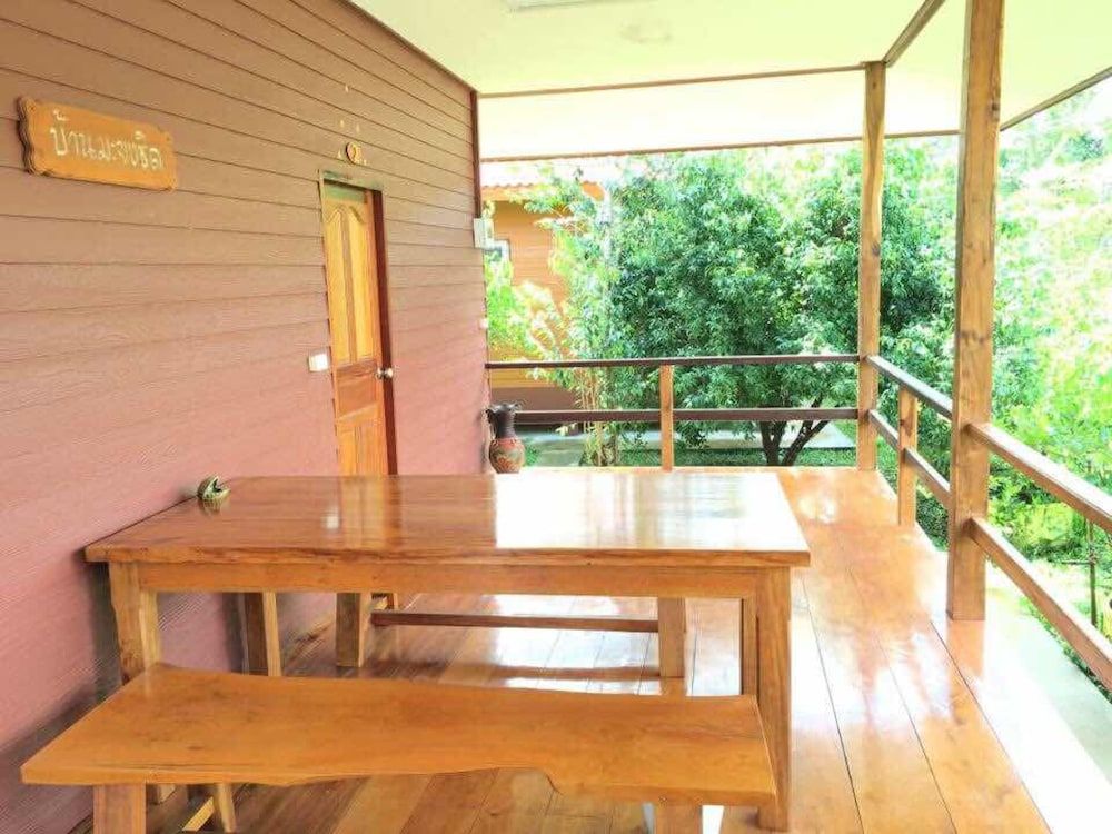 Ban Suan Kru Kob -1 estrelas em Ban Ko Maphang