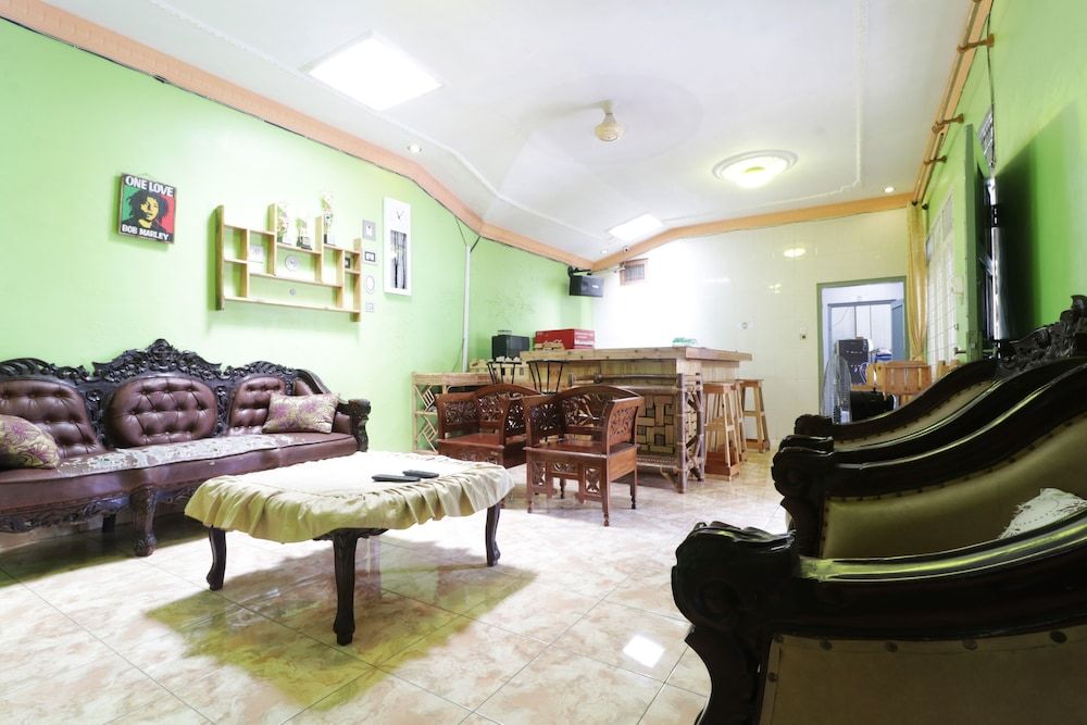 Waroeng Transit & Depary Homestay by ZUZU 3