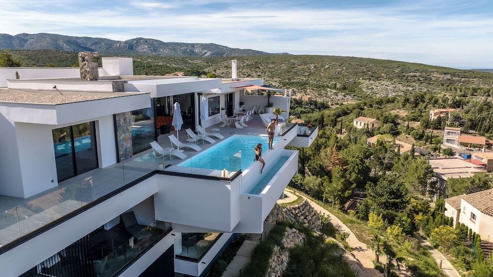 Suite 28 -1 estrelas em Treilles