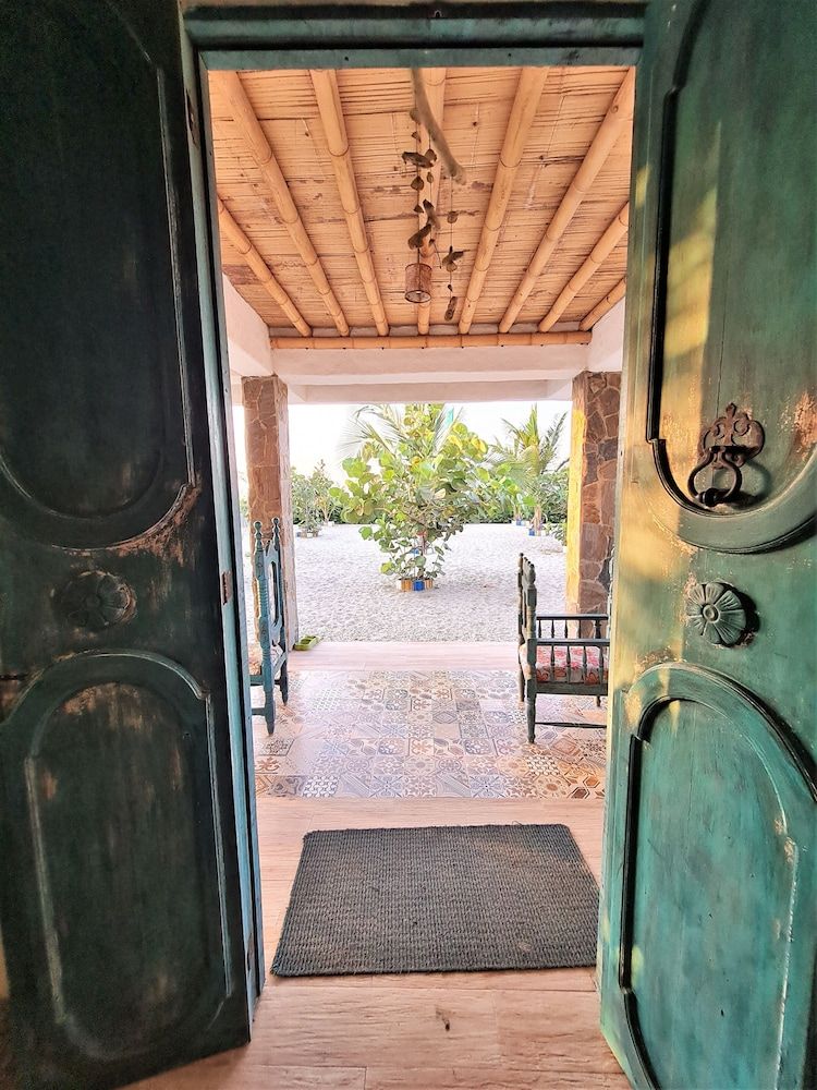 ChÔøΩvere Beach 2