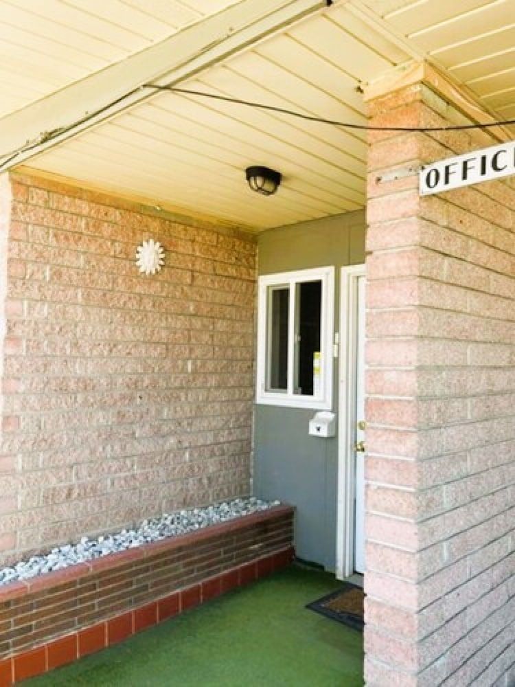 Love Hotels Desert Inn & RV at Boysen Wind River 2