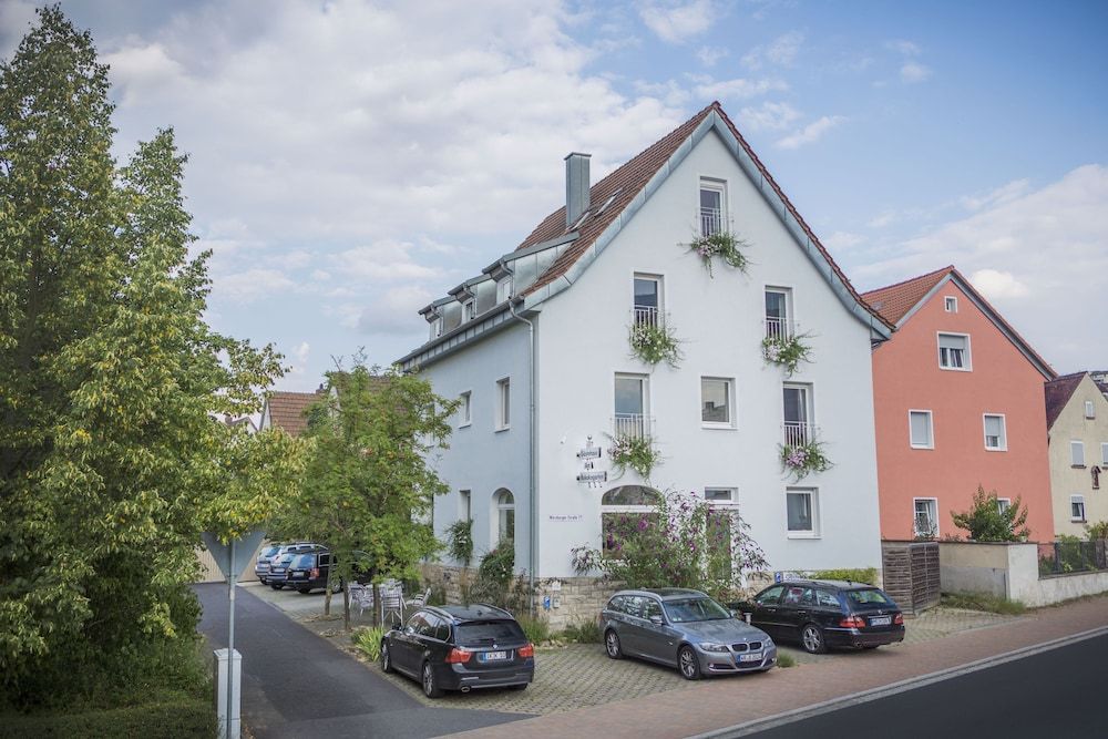 Hotel am Rokokogarten -1 estrelas em Veitshöchheim