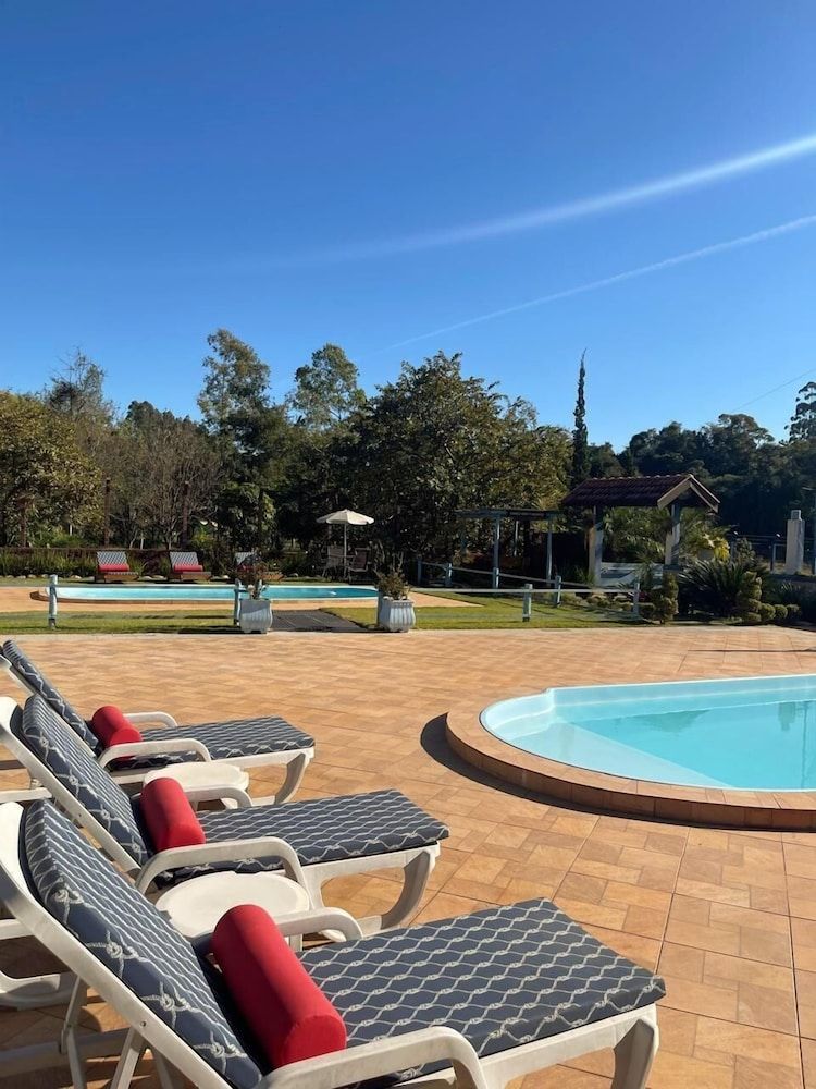 Hospedagem Bora Bora -1 estrelas em São Bento do Sapucaí