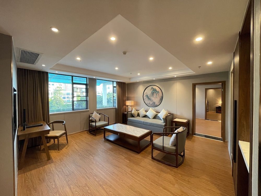 White Swan Guest House (Zhaoqing Hubin) 3