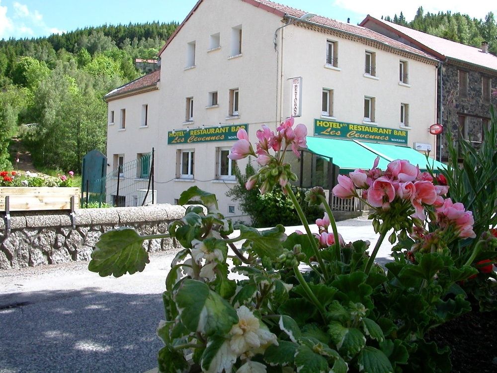 Hôtel Les Cévennes 2 estrelas em Saint-Cirgues-en-Montagne
