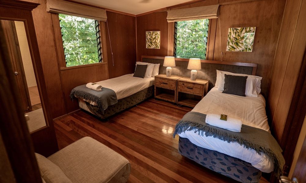 Whispering Valley Cottage Retreat 2