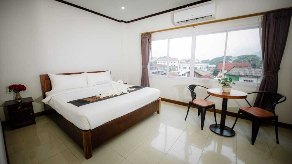 Sisombat Plaza Hotel 3