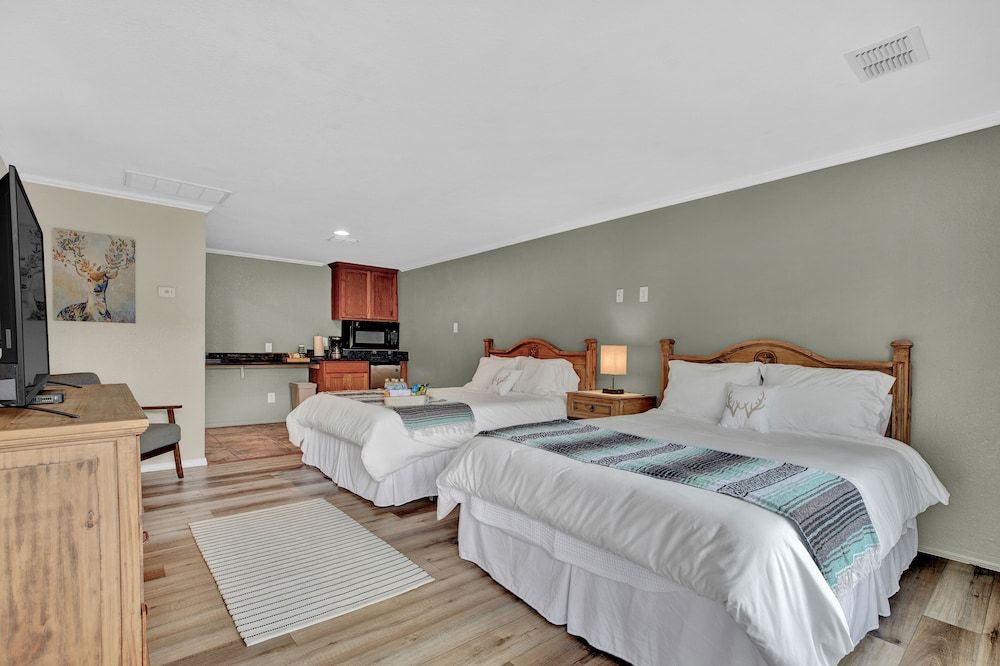 Maven's Inn & Grill 2