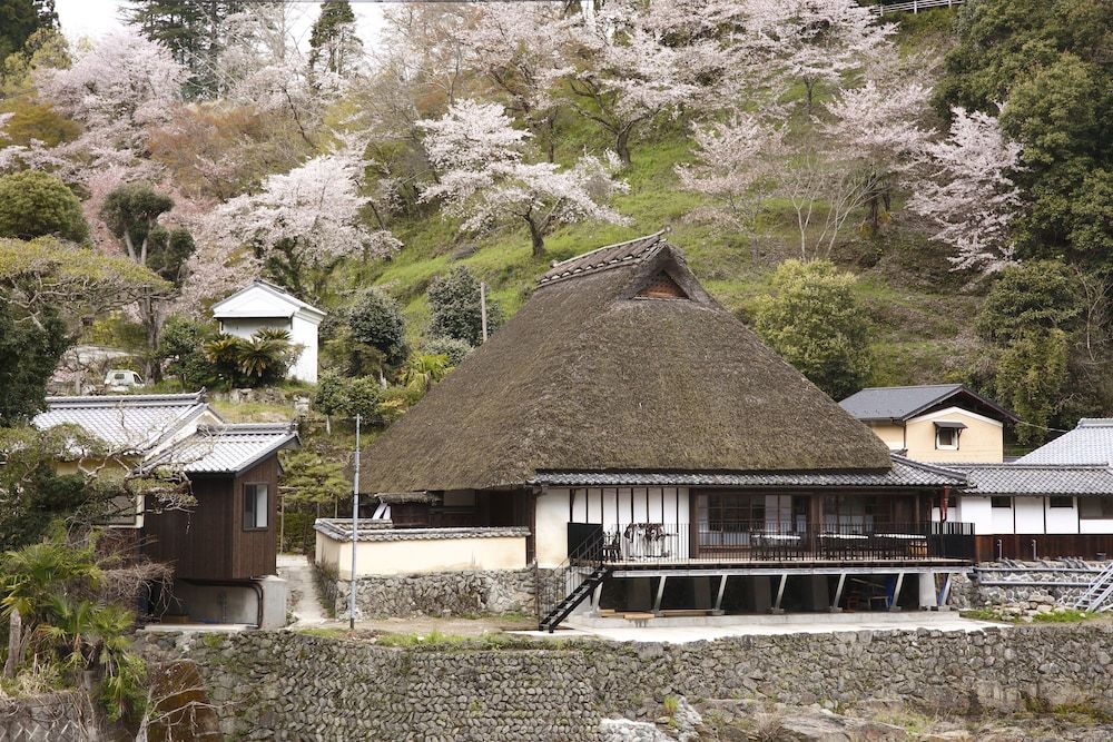 Hotel Kanau Fomer Royal Palace 1 estrellas en Gojō